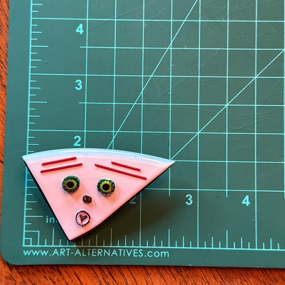 Face 3D pin brooch - Picture 3 of 3